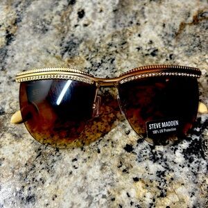 NWT Steve Madden Sunglasses